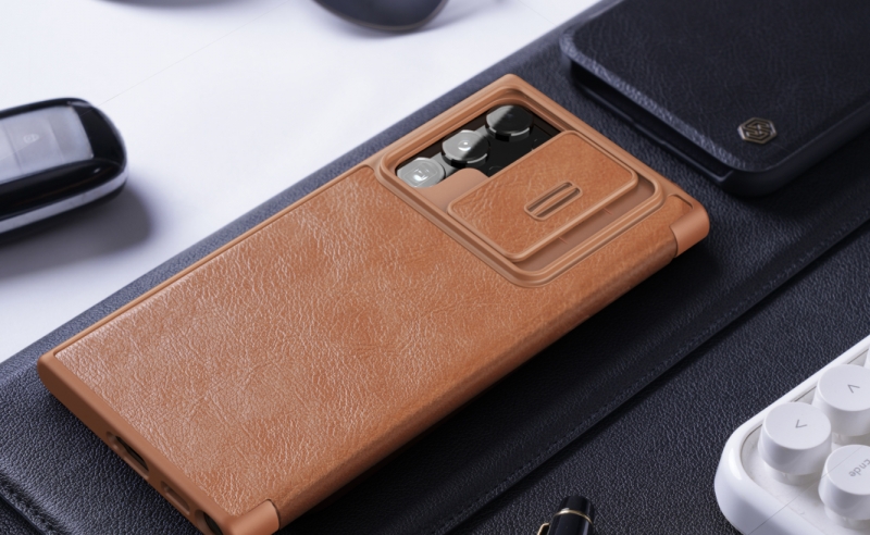 Bao Da Samsung Galaxy S22 Ultra Hiệu Nillkin Qin Pro Leather Case được làm bằng da và nhựa cao cấp polycarbonate khá mỏng nhưng có độ bền cao, cực kỳ sang trọng khi gắn cho chiếc điện thoại của bạn.
